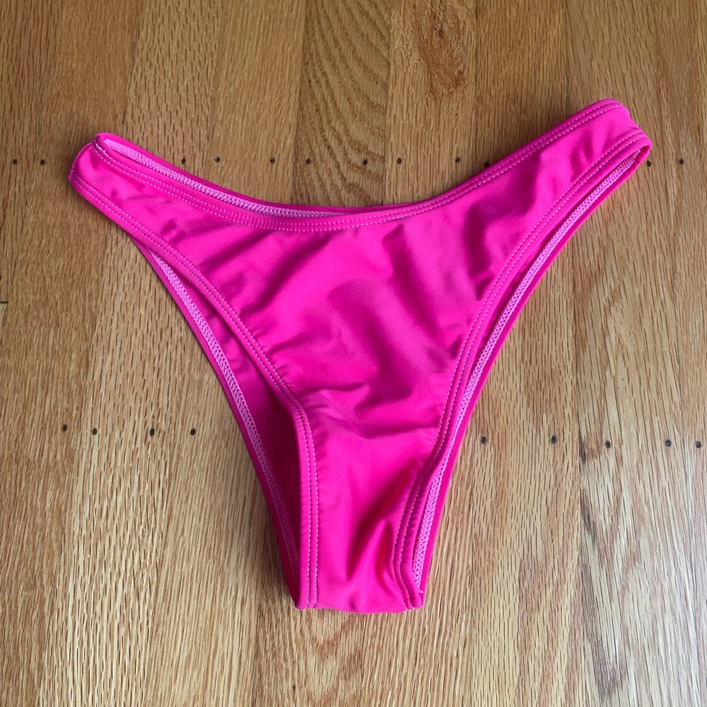 Hot pink swimsuit bottom size small, worn once